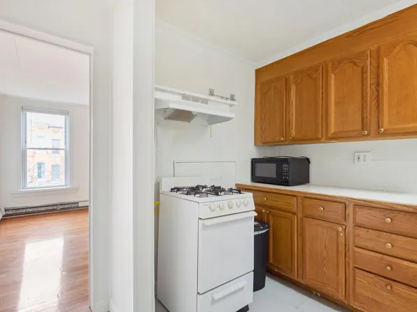 1712 Bolton St APT 3F, Baltimore, MD 21217