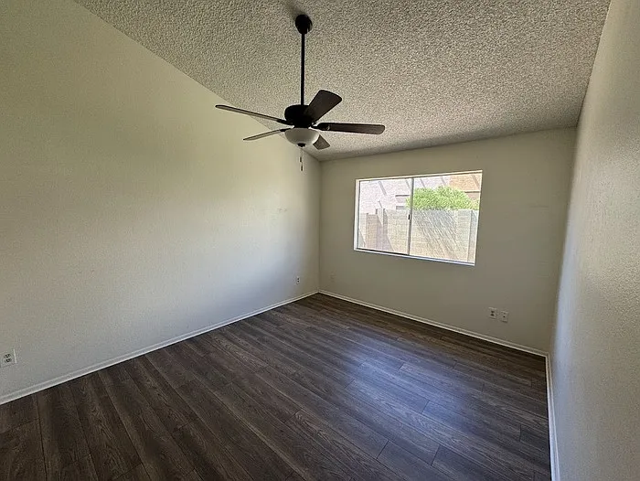 1618 E Sandra Ter — Photo 11