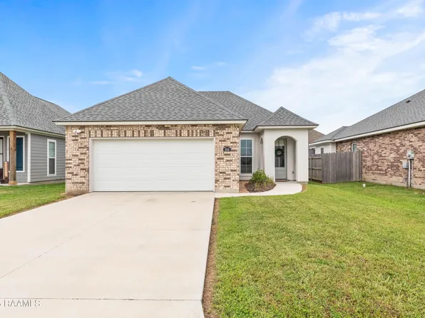 209 Adry Ln, Youngsville, LA 70592