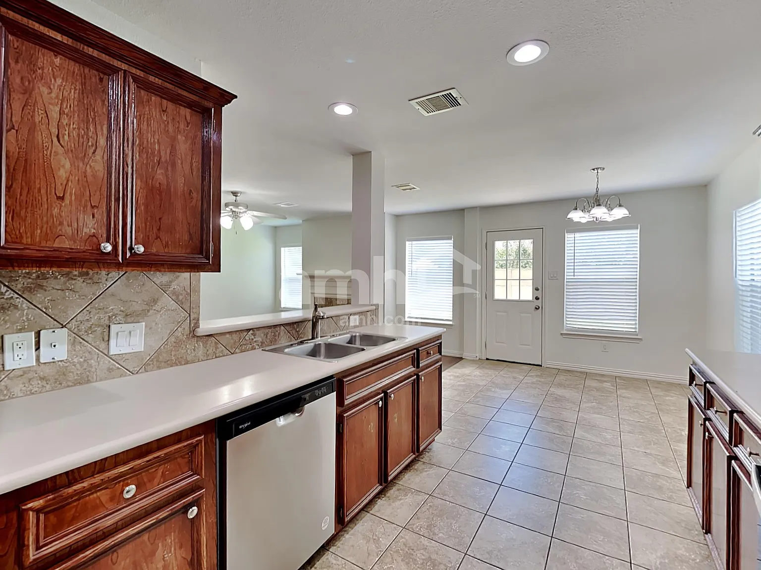 4 bed, 2.5 bath, 2464 sqft, $2,120 — Photo 4