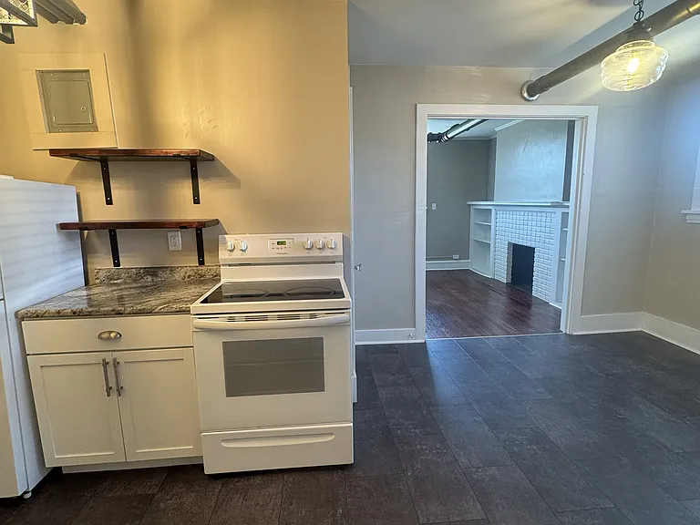 Devonshire Apartments — Photo 24