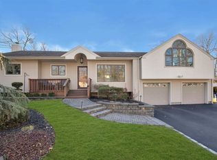 1008 Westminster Ave, Dix Hills, NY 11746