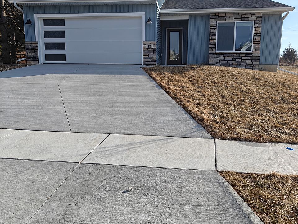 1st image of 12 Huntington Dr