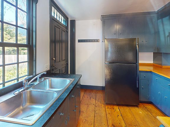 5th image of 55 Thames St