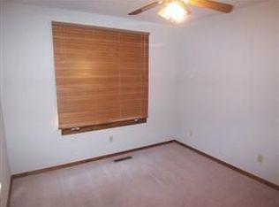 3770 N Vera Cruz Dr, Springfield, MO 65803