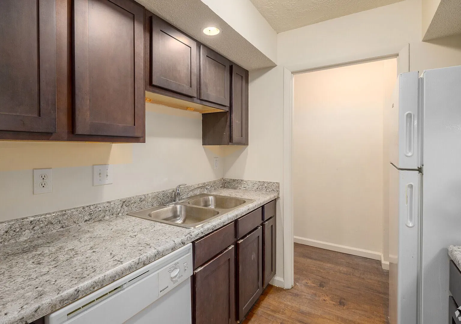 Whispering Woods Apartment Homes Our Peaceful Hidden Gem — Photo 3