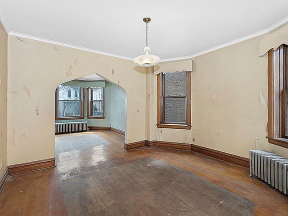 5th image of 3242 N Hamlin Ave