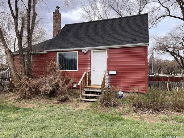 701 I AVENUE N, Saskatoon, SK S7L 2H1