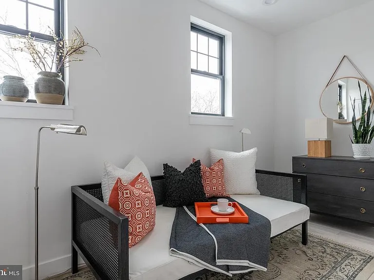 1411 Oak St NW — Photo 11