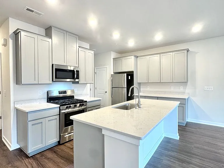 7512 Clayton Ave — Photo 4