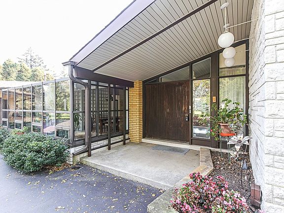 3rd image of 295 Park Dr