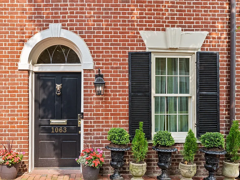 1063 Thomas Jefferson St NW — Photo 1