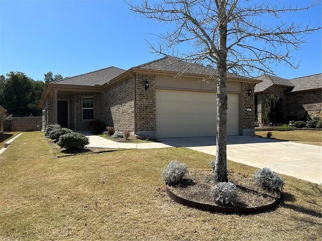 2 bed, 2.0 bath, 1318 sqft, $2,050 — Photo 1