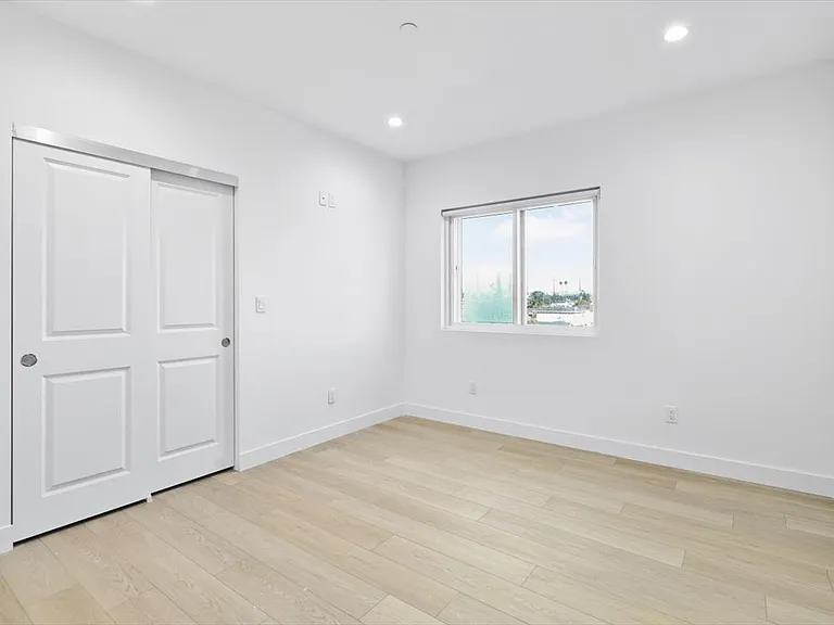 10609 S Inglewood Ave — Photo 17