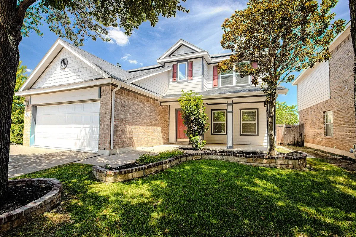 5 bed, 3.5 bath, 2740 sqft, $2,800 — Photo 1