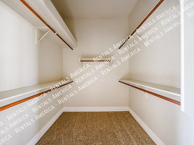 2211 W Olive Way — Photo 18