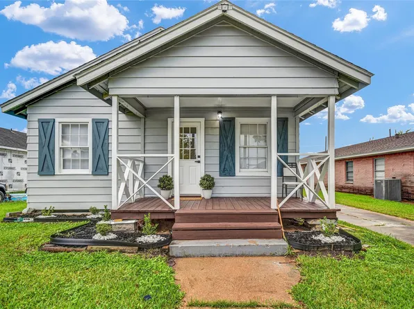 1127 W 4th St, Freeport, TX 77541