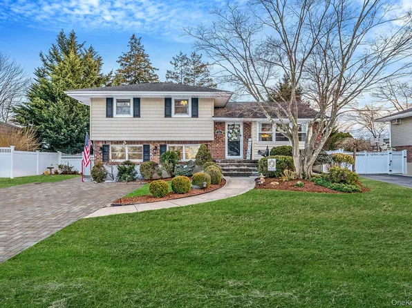 26 Whitebirch Lane, Commack, NY 11725