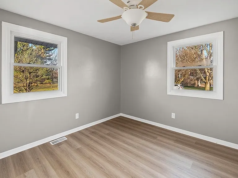 1406 Meadowbrook Ct — Photo 17