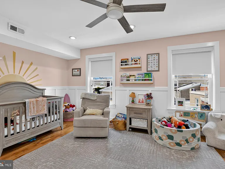2328 E Fletcher St — Photo 34