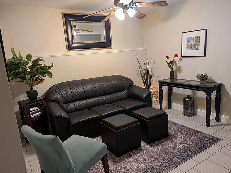 467 Willis Ave — Photo 3