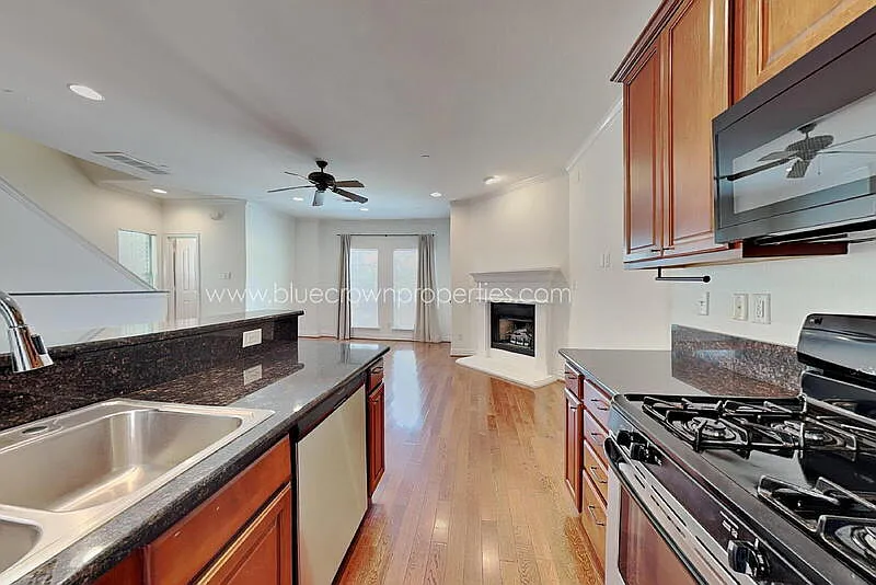 2 bed, 2.5 bath, 1227 sqft, $3,295 — Photo 4