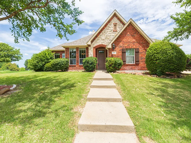 611 Table Rock Dr — Photo 1