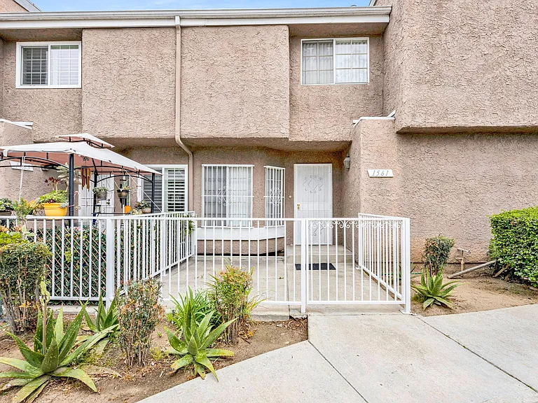 1561 W Jefferson Blvd — Photo 4