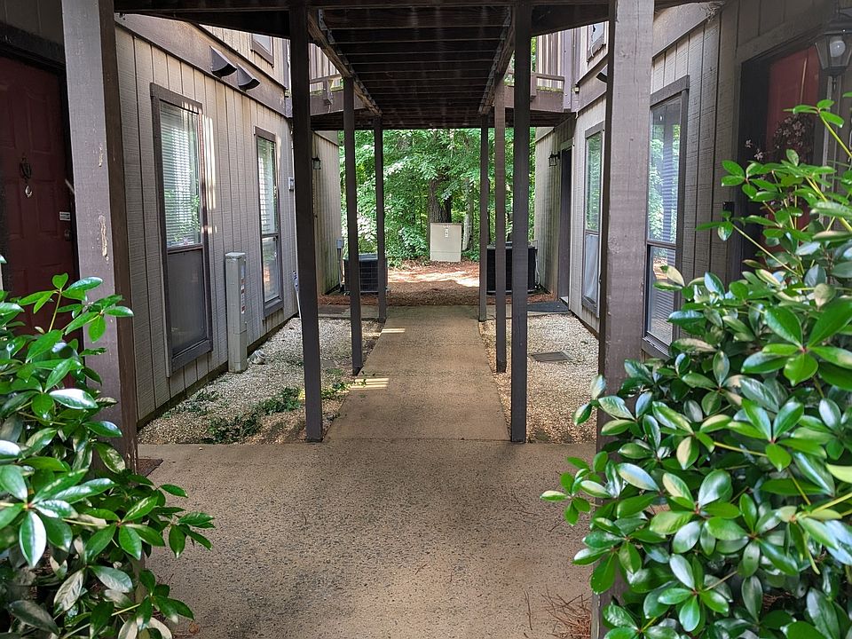 1st image of 206 River Run Dr