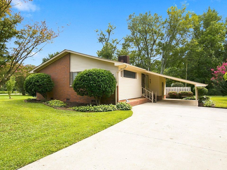1st image of 712 Washington Cir
