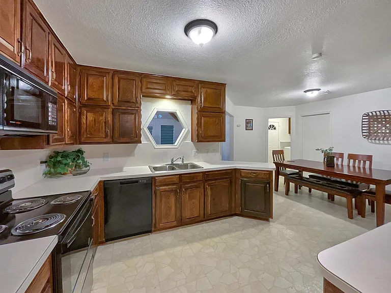 2609 Valparaiso Trl — Photo 15