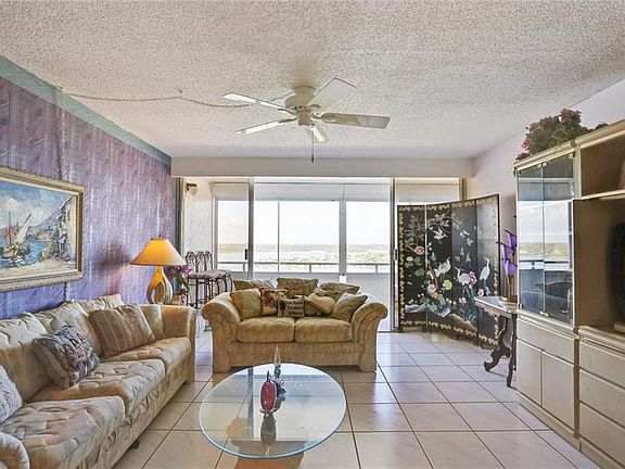 4th image of 17920 Gulf Blvd APT 1708
