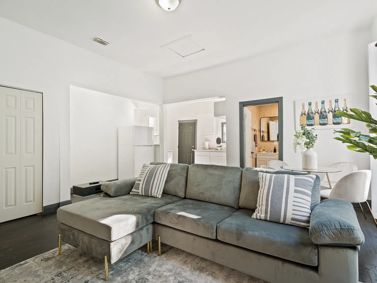 2 bed, 1000 sqft, $1,499 — Photo 4