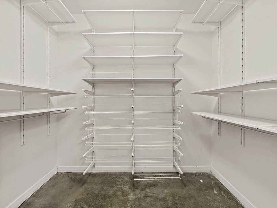 1st image of 1001 Belleview St #204