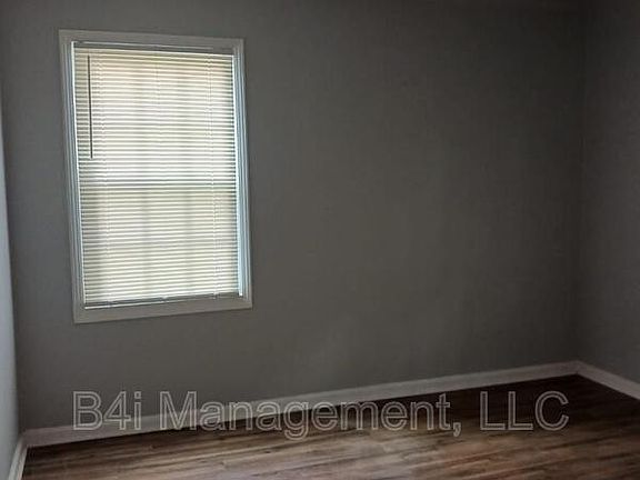 4th image of 880 Linda Way
