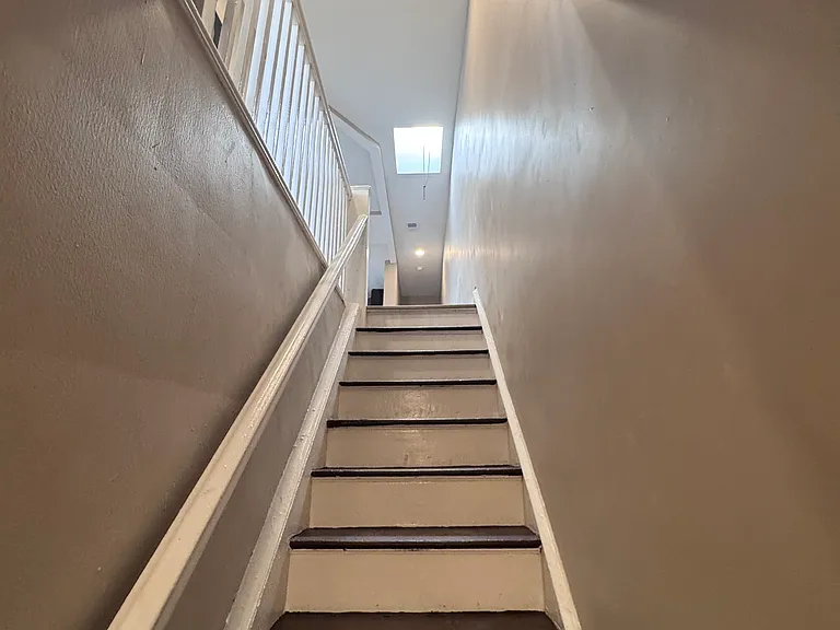 6965 Ogontz Ave — Photo 2