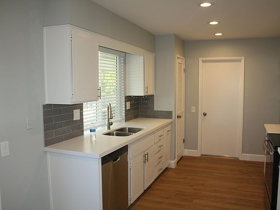 3rd image of 10914 W Hutton Dr