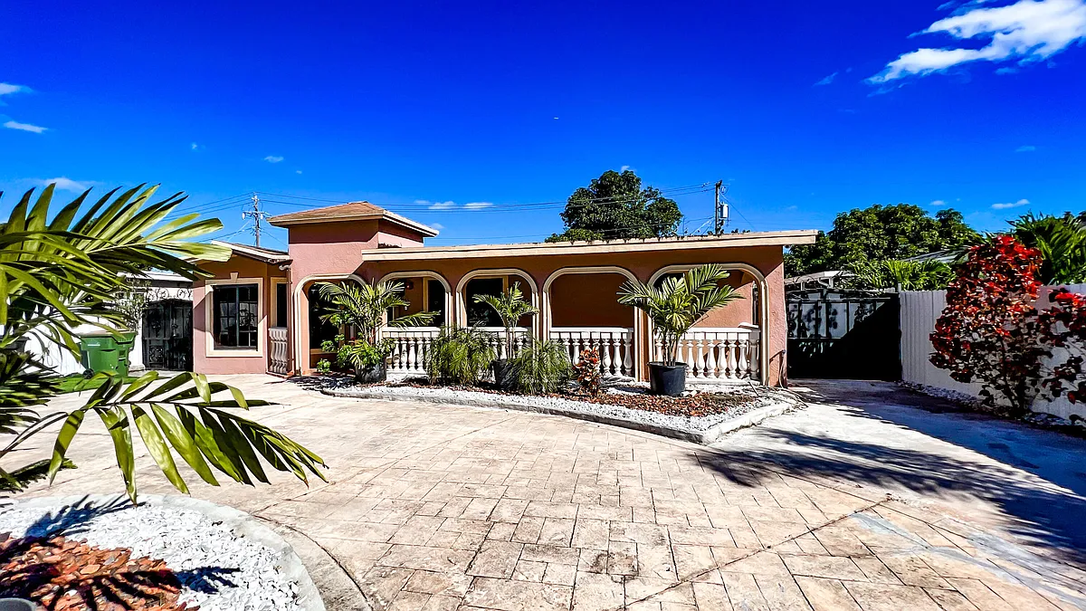 Building Photo - 12255 NW Miami Ct