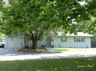 6826 SW Glengate Ln, Topeka, KS 66619