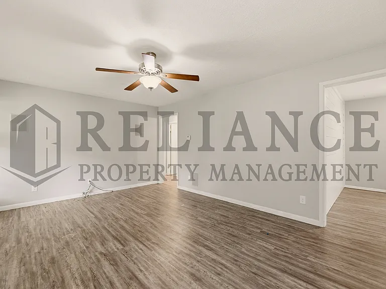 1401 W Calvert St — Photo 13