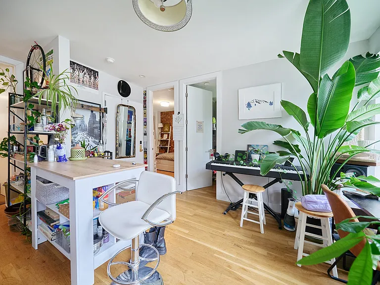 335 W 43rd St #4C — Photo 3