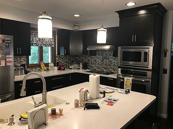 Updated kitchen w/huge bar