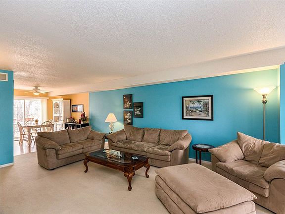 2nd image of 702 W Side Dr