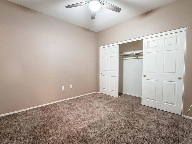 2000 Quartz Cliff St #104 — Photo 26