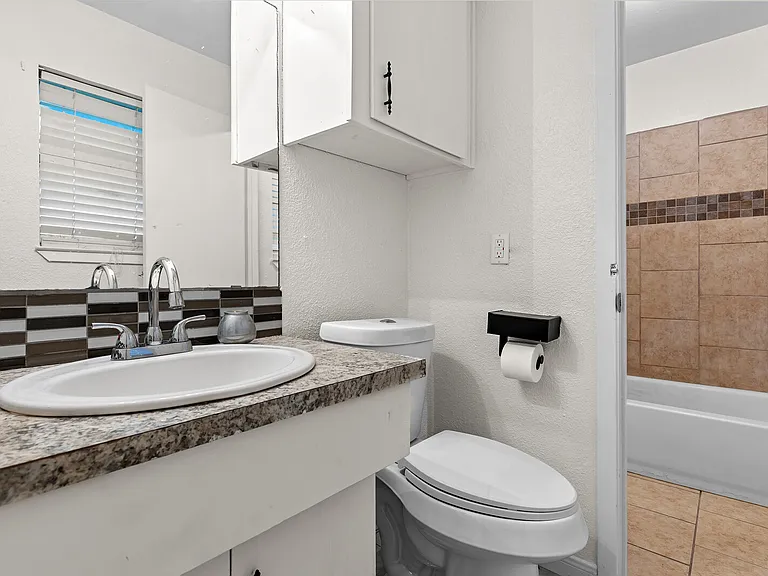 1208 Clark St — Photo 11