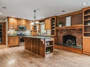 8835 Thomas Ln, West Jefferson, OH 43162