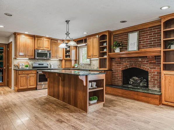 8835 Thomas Ln, West Jefferson, OH 43162