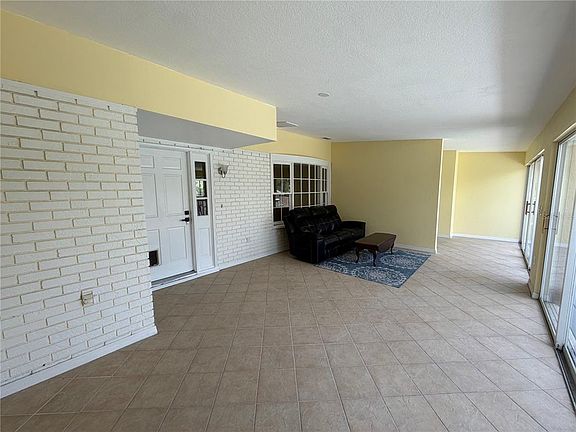 3rd image of 7941 Sycamore Dr