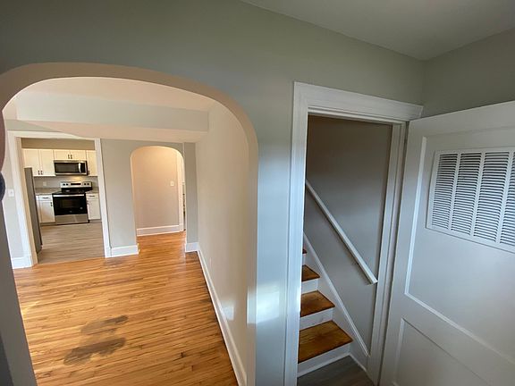 3rd image of 109 Stratford Ave