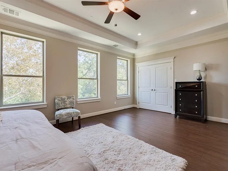 1244 W 26th St — Photo 37